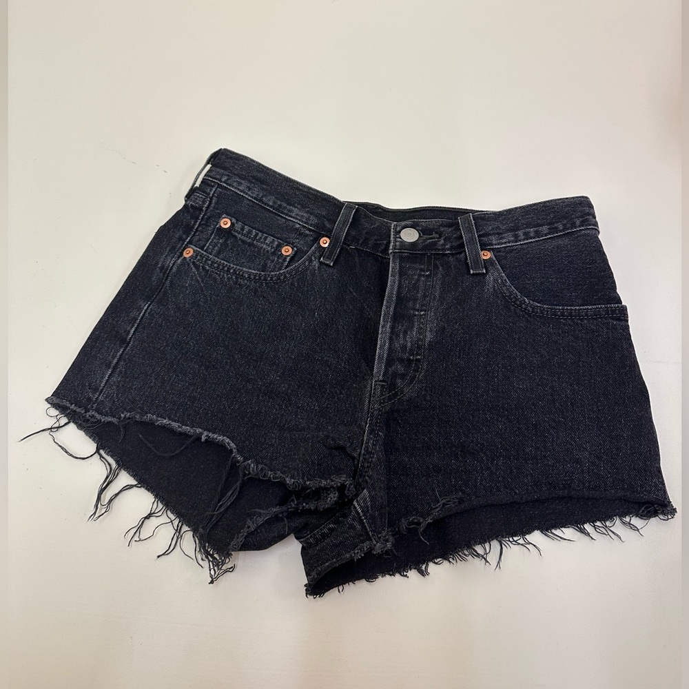 501 Black Levi Jean shorts